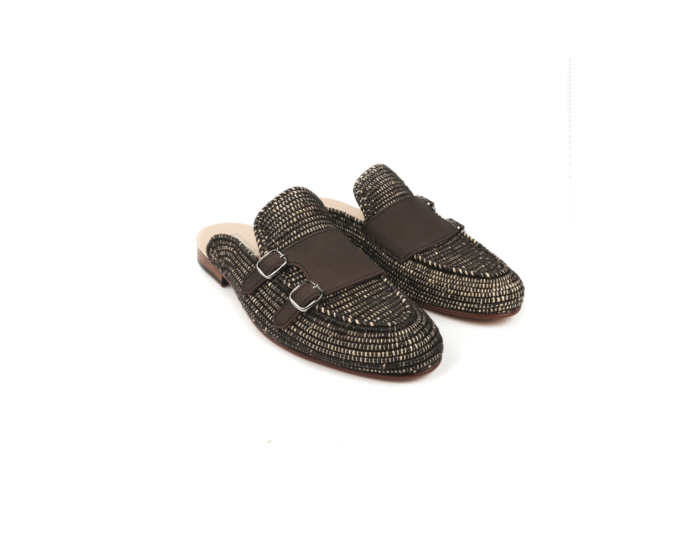 Mules en raphia à carreaux marron et blanc avec des sangles à boucle – Image 2