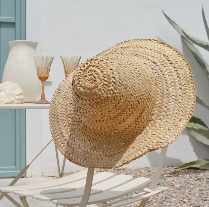 Chapeau de  en feuilles de palmier – Image 1